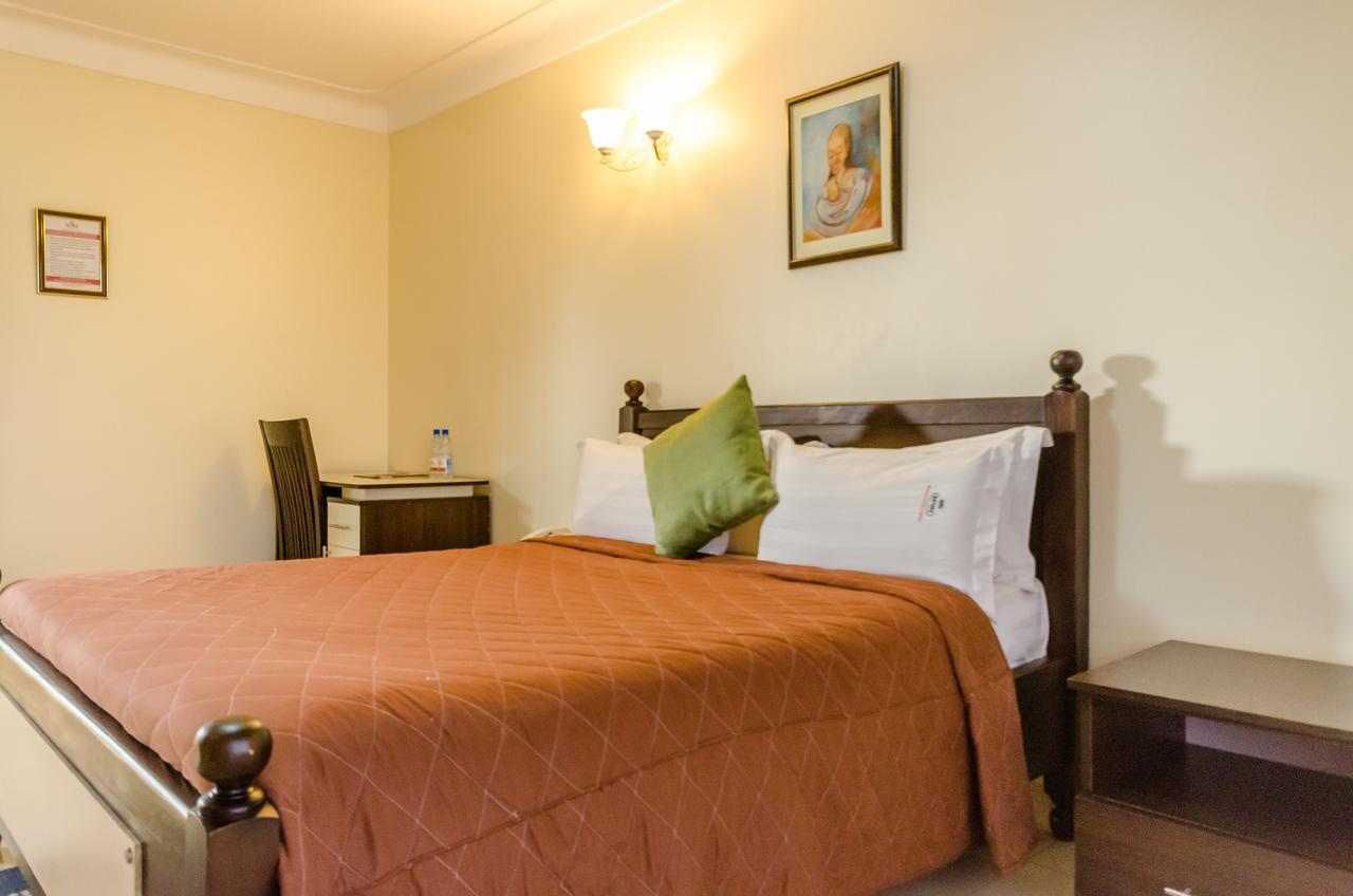 Marie'S Royale Hotel Кампала Экстерьер фото