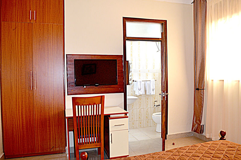 Marie'S Royale Hotel Кампала Экстерьер фото